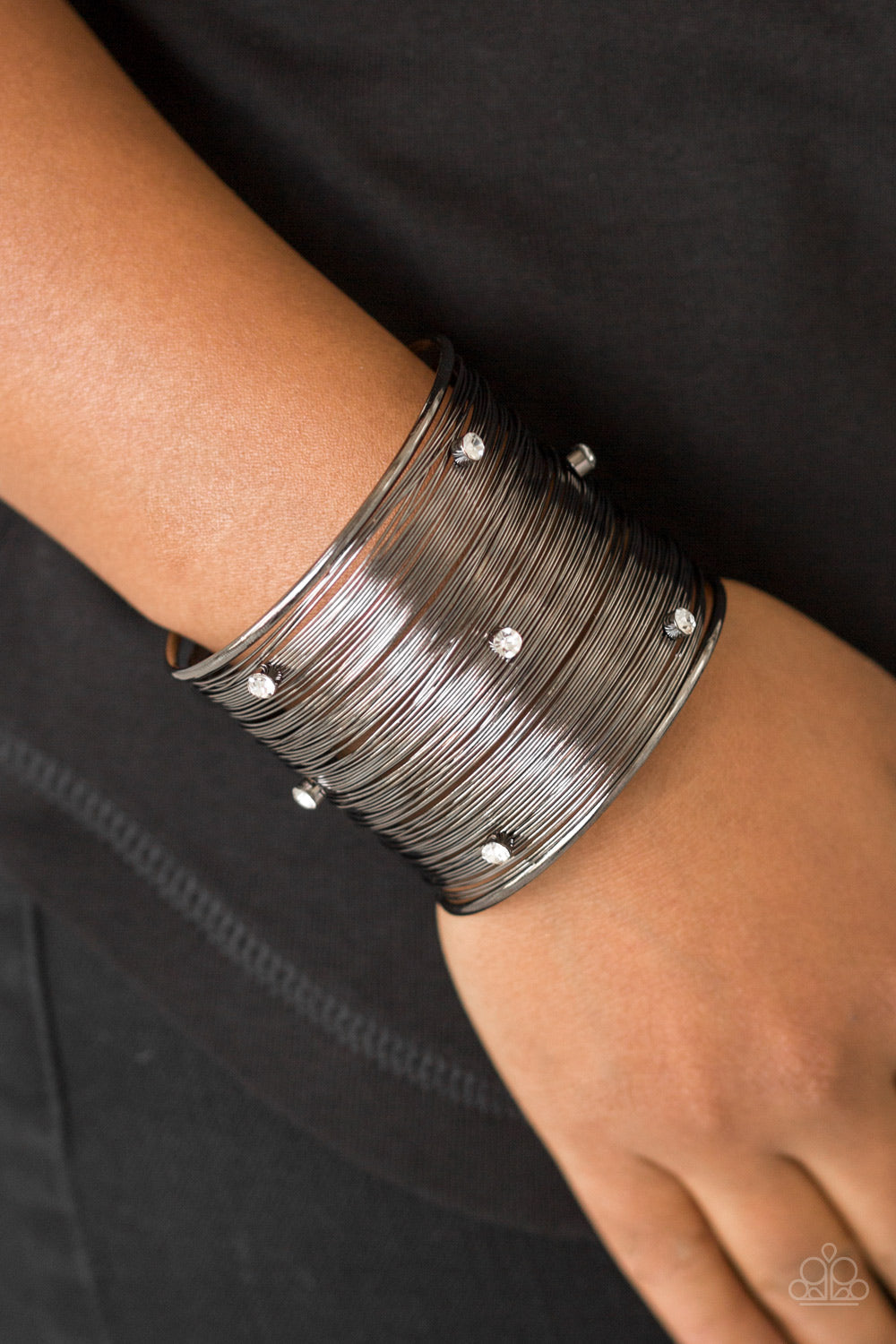 PROFESSIONAL PRIMA DONNA - PAPARAZZI - BLACK GUNMETAL WIRE CUFF BRACELET - Gtdazzlequeen